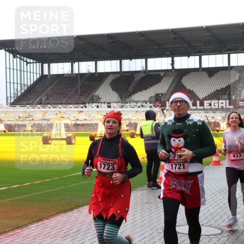 07.12.2025 - St. Pauli X-Mass-Run No. 15 Luisa Fischer http://msf.ph/oto/9390881 07.12.2025 11:00:59 Ziel 15, 1723, 1721, 433, 225, 135, 225, 410, 433, 435, 439, 440, 492, 529, 611, 985, 988, 1660, 1702, 1721, 3349, 3353, 3586, 3952, 4478, 4793 meine-sportfotos.de
