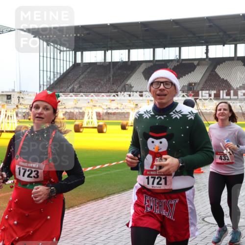07.12.2025 - St. Pauli X-Mass-Run No. 15 Luisa Fischer http://msf.ph/oto/9390883 07.12.2025 11:00:59 Ziel 15, 1723, 1721, 433, 225, 135, 225, 410, 433, 435, 439, 440, 492, 529, 611, 985, 988, 1660, 1702, 1721, 3349, 3353, 3586, 3952, 4478, 4793 meine-sportfotos.de