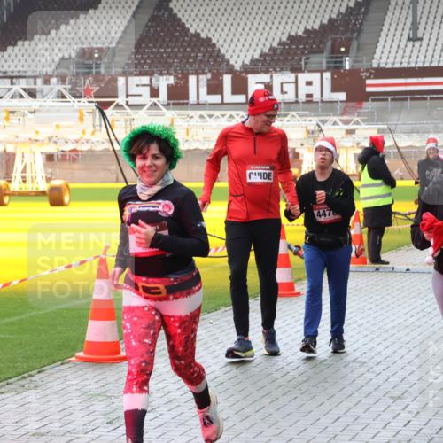 07.12.2025 - St. Pauli X-Mass-Run No. 15 Luisa Fischer http://msf.ph/oto/9390885 07.12.2025 11:01:13 Ziel 10, 447, 3349, 68, 135, 225, 410, 433, 435, 439, 440, 492, 611, 985, 988, 1065, 1068, 1660, 1705, 1721, 3349, 3353, 3952, 4478, 4793 meine-sportfotos.de
