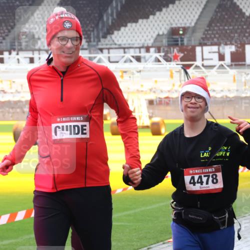 07.12.2025 - St. Pauli X-Mass-Run No. 15 Luisa Fischer http://msf.ph/oto/9390894 07.12.2025 11:01:17 Ziel 15, 15, 4478, 68, 89, 135, 410, 433, 435, 439, 440, 492, 611, 985, 1065, 1068, 1660, 1705, 1721, 3349, 3353, 3952, 4478, 4793 meine-sportfotos.de