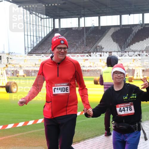 07.12.2025 - St. Pauli X-Mass-Run No. 15 Luisa Fischer http://msf.ph/oto/9390897 07.12.2025 11:01:18 Ziel 1, 15, 5, 4478, 68, 89, 135, 410, 433, 435, 439, 440, 492, 611, 1065, 1068, 1660, 1705, 1721, 3349, 3353, 3952, 4478 meine-sportfotos.de