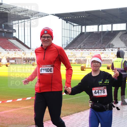 07.12.2025 - St. Pauli X-Mass-Run No. 15 Luisa Fischer http://msf.ph/oto/9390899 07.12.2025 11:01:19 Ziel 15, 15, 4478, 68, 89, 135, 410, 433, 435, 439, 440, 492, 557, 611, 1065, 1068, 1660, 1705, 1721, 3349, 3353, 3952, 4478 meine-sportfotos.de