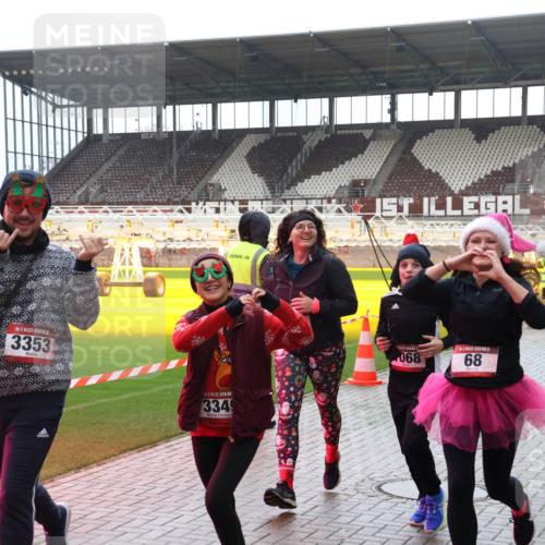 07.12.2025 - St. Pauli X-Mass-Run No. 15 Luisa Fischer http://msf.ph/oto/9390902 07.12.2025 11:01:22 Ziel 5, 3353, 334, 068, 68, 68, 89, 135, 410, 433, 439, 492, 557, 611, 1065, 1068, 1660, 1705, 1721, 3349, 3353, 3952, 4478 meine-sportfotos.de