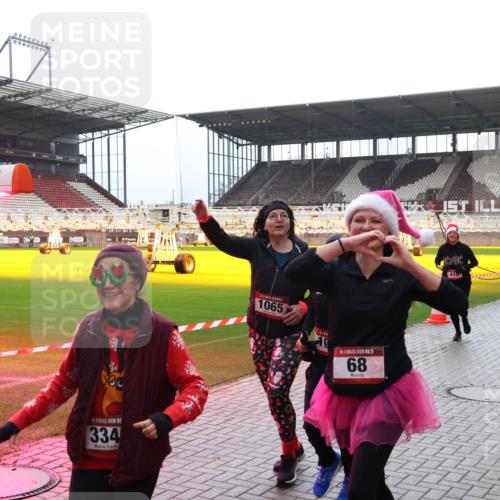 07.12.2025 - St. Pauli X-Mass-Run No. 15 Luisa Fischer http://msf.ph/oto/9390905 07.12.2025 11:01:23 Ziel 334, 1065, 15, 68, 410, 68, 89, 135, 410, 433, 439, 492, 557, 1065, 1068, 1660, 1705, 1721, 3349, 3353, 4478 meine-sportfotos.de