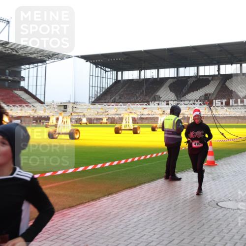 07.12.2025 - St. Pauli X-Mass-Run No. 15 Luisa Fischer http://msf.ph/oto/9390908 07.12.2025 11:01:24 Ziel 065, 410, 68, 89, 132, 135, 139, 410, 433, 439, 492, 557, 1065, 1068, 1660, 1705, 1721, 3349, 3353 meine-sportfotos.de