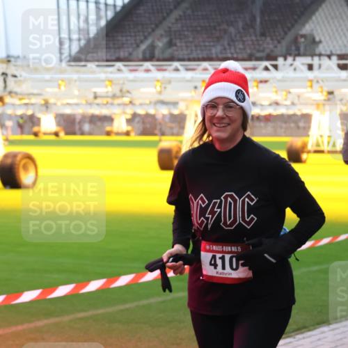 07.12.2025 - St. Pauli X-Mass-Run No. 15 Luisa Fischer http://msf.ph/oto/9390910 07.12.2025 11:01:25 Ziel 15, 410, 68, 89, 132, 135, 139, 410, 433, 439, 492, 557, 1065, 1068, 1660, 1705, 1721, 3349, 3353 meine-sportfotos.de