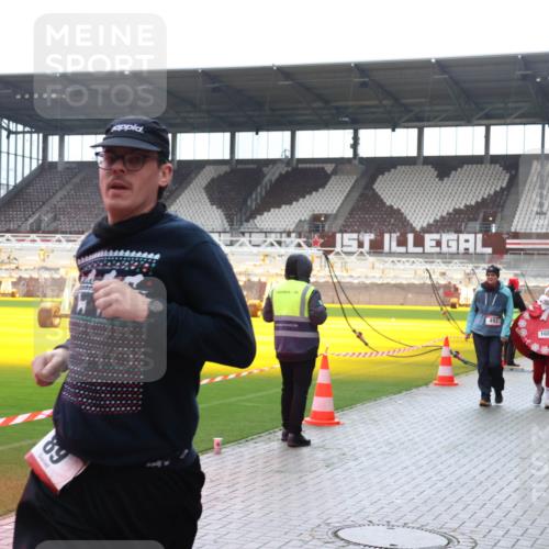 07.12.2025 - St. Pauli X-Mass-Run No. 15 Luisa Fischer http://msf.ph/oto/9390917 07.12.2025 11:01:29 Ziel 89, 492, 1660, 68, 89, 132, 135, 139, 410, 433, 439, 492, 557, 1065, 1068, 1660, 1705, 3349, 3353 meine-sportfotos.de