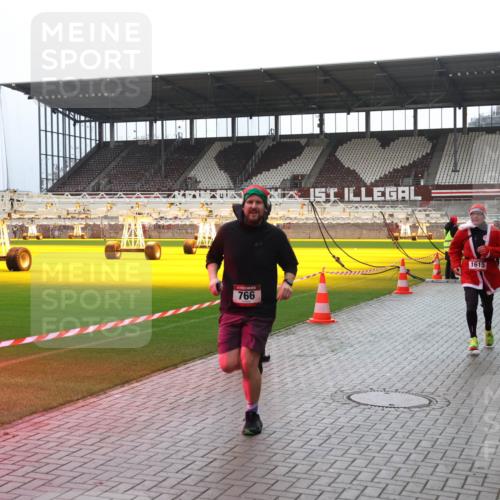 07.12.2025 - St. Pauli X-Mass-Run No. 15 Luisa Fischer http://msf.ph/oto/9390936 07.12.2025 11:01:49 Ziel 766, 1615, 89, 132, 139, 336, 376, 557, 766, 770, 771, 1045, 1048, 1065, 1068, 1300, 1367, 1615, 1705, 2251, 2252 meine-sportfotos.de
