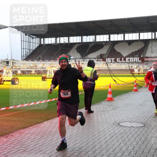 07.12.2025 - St. Pauli X-Mass-Run No. 15 Luisa Fischer http://msf.ph/oto/9390937 07.12.2025 11:01:50 Ziel 766, 1615, 89, 132, 139, 336, 376, 557, 766, 770, 771, 1045, 1048, 1300, 1367, 1615, 1705, 2251, 2252 meine-sportfotos.de