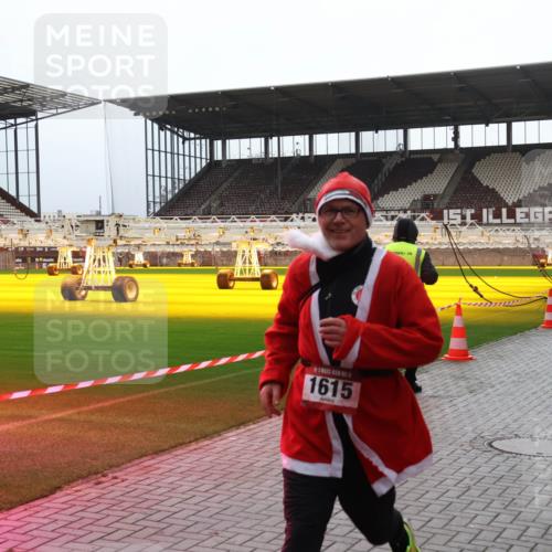 07.12.2025 - St. Pauli X-Mass-Run No. 15 Luisa Fischer http://msf.ph/oto/9390942 07.12.2025 11:01:52 Ziel 1615, 336, 89, 132, 139, 336, 376, 557, 766, 770, 771, 1045, 1048, 1067, 1300, 1367, 1615, 1705, 2251, 2252 meine-sportfotos.de