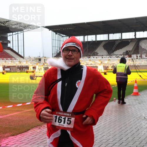 07.12.2025 - St. Pauli X-Mass-Run No. 15 Luisa Fischer http://msf.ph/oto/9390943 07.12.2025 11:01:52 Ziel 15, 1615, 1, 89, 132, 139, 336, 376, 557, 766, 770, 771, 1045, 1048, 1067, 1300, 1367, 1615, 1705, 2251, 2252 meine-sportfotos.de