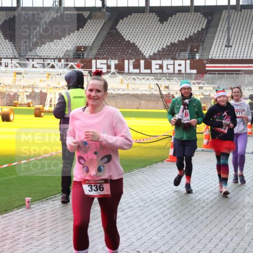 07.12.2025 - St. Pauli X-Mass-Run No. 15 Luisa Fischer http://msf.ph/oto/9390944 07.12.2025 11:01:56 Ziel 3, 5, 336, 2252, 771, 770, 89, 132, 139, 336, 376, 557, 766, 770, 771, 1045, 1048, 1067, 1300, 1367, 1615, 1637, 1640, 1705, 2251, 2252 meine-sportfotos.de