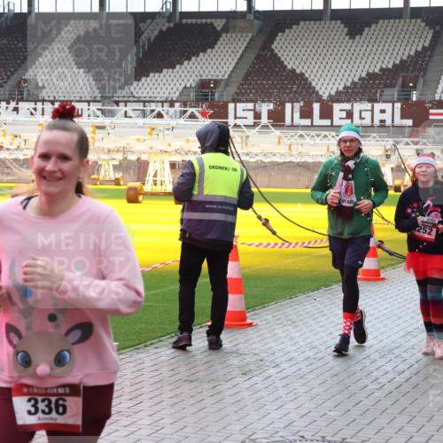 07.12.2025 - St. Pauli X-Mass-Run No. 15 Luisa Fischer http://msf.ph/oto/9390946 07.12.2025 11:01:56 Ziel 336, 2252, 252, 771, 7, 89, 132, 139, 336, 376, 557, 766, 770, 771, 1045, 1048, 1067, 1300, 1367, 1615, 1637, 1640, 1705, 2251, 2252 meine-sportfotos.de