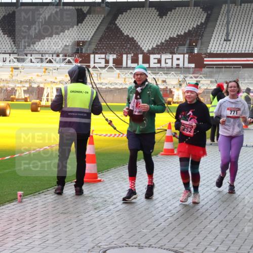 07.12.2025 - St. Pauli X-Mass-Run No. 15 Luisa Fischer http://msf.ph/oto/9390947 07.12.2025 11:01:57 Ziel 252, 771, 770, 89, 132, 139, 336, 376, 557, 766, 770, 771, 1045, 1048, 1067, 1300, 1367, 1615, 1637, 1640, 1705, 2251, 2252 meine-sportfotos.de