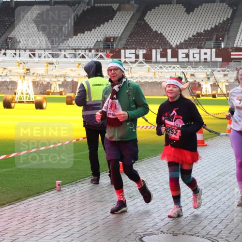 07.12.2025 - St. Pauli X-Mass-Run No. 15 Luisa Fischer http://msf.ph/oto/9390950 07.12.2025 11:01:58 Ziel 2252, 252, 771, 770, 89, 132, 139, 336, 376, 557, 766, 770, 771, 1045, 1048, 1067, 1300, 1367, 1615, 1637, 1640, 1705, 2251, 2252 meine-sportfotos.de