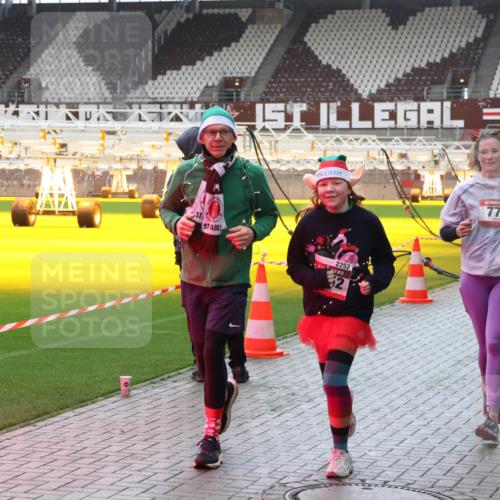 07.12.2025 - St. Pauli X-Mass-Run No. 15 Luisa Fischer http://msf.ph/oto/9390951 07.12.2025 11:01:58 Ziel 2252, 52, 771, 5, 770, 89, 132, 139, 336, 376, 557, 766, 770, 771, 1045, 1048, 1067, 1300, 1367, 1615, 1637, 1640, 1705, 2251, 2252 meine-sportfotos.de