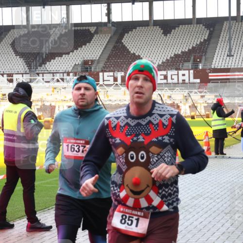 07.12.2025 - St. Pauli X-Mass-Run No. 15 Luisa Fischer http://msf.ph/oto/9390967 07.12.2025 11:02:15 Ziel 10, 1637, 100, 851, 1067, 838, 95, 336, 376, 766, 770, 771, 837, 838, 842, 851, 1045, 1048, 1067, 1143, 1300, 1367, 1416, 1615, 1637, 1640, 2251, 2252, 2576 meine-sportfotos.de