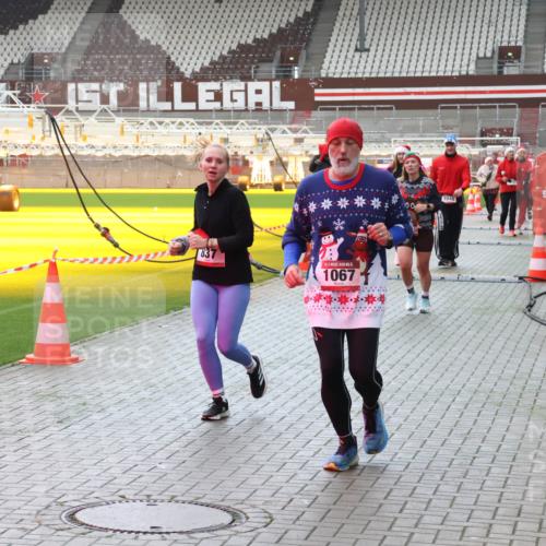 07.12.2025 - St. Pauli X-Mass-Run No. 15 Luisa Fischer http://msf.ph/oto/9390969 07.12.2025 11:02:18 Ziel 837, 245, 1067, 1048, 95, 193, 336, 376, 766, 770, 771, 837, 838, 842, 847, 851, 1045, 1048, 1067, 1143, 1300, 1367, 1416, 1615, 1637, 1640, 2251, 2252, 2576 meine-sportfotos.de