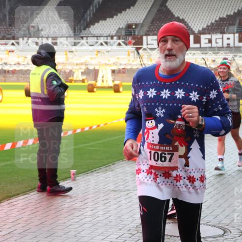 07.12.2025 - St. Pauli X-Mass-Run No. 15 Luisa Fischer http://msf.ph/oto/9390975 07.12.2025 11:02:20 Ziel 15, 15, 1067, 00, 95, 193, 314, 317, 336, 376, 766, 770, 771, 837, 838, 842, 847, 851, 1045, 1048, 1067, 1143, 1367, 1416, 1611, 1615, 1637, 1640, 2251, 2329, 2576 meine-sportfotos.de