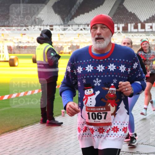 07.12.2025 - St. Pauli X-Mass-Run No. 15 Luisa Fischer http://msf.ph/oto/9390976 07.12.2025 11:02:20 Ziel 100, 15, 1067, 95, 193, 314, 317, 336, 376, 766, 770, 771, 837, 838, 842, 847, 851, 1045, 1048, 1067, 1143, 1367, 1416, 1611, 1615, 1637, 1640, 2251, 2329, 2576 meine-sportfotos.de