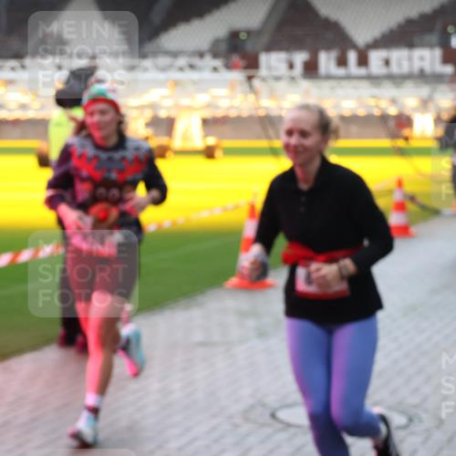 07.12.2025 - St. Pauli X-Mass-Run No. 15 Luisa Fischer http://msf.ph/oto/9390978 07.12.2025 11:02:21 Ziel 95, 193, 314, 317, 336, 376, 766, 837, 838, 842, 847, 851, 1045, 1048, 1067, 1143, 1367, 1416, 1611, 1615, 1637, 1640, 2251, 2329, 2576 meine-sportfotos.de