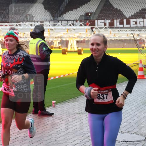 07.12.2025 - St. Pauli X-Mass-Run No. 15 Luisa Fischer http://msf.ph/oto/9390979 07.12.2025 11:02:22 Ziel 00, 838, 837, 1045, 95, 193, 314, 317, 336, 376, 837, 838, 842, 847, 851, 1045, 1048, 1067, 1143, 1367, 1416, 1611, 1615, 1637, 1640, 2329, 2576 meine-sportfotos.de
