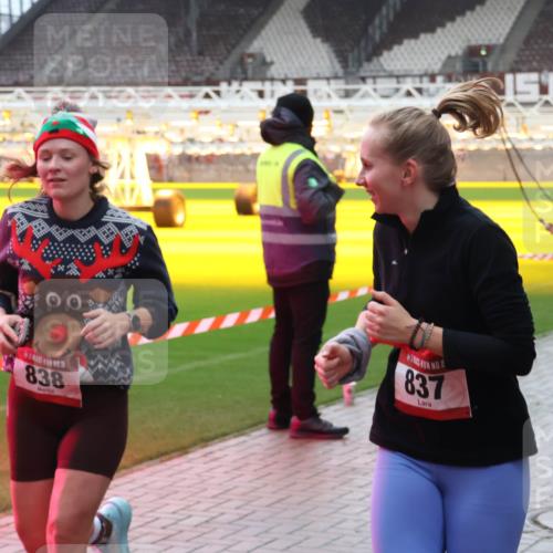 07.12.2025 - St. Pauli X-Mass-Run No. 15 Luisa Fischer http://msf.ph/oto/9390980 07.12.2025 11:02:22 Ziel 838, 837, 95, 193, 314, 317, 336, 376, 837, 838, 842, 847, 851, 1045, 1048, 1067, 1143, 1367, 1416, 1611, 1615, 1637, 1640, 2329, 2576 meine-sportfotos.de
