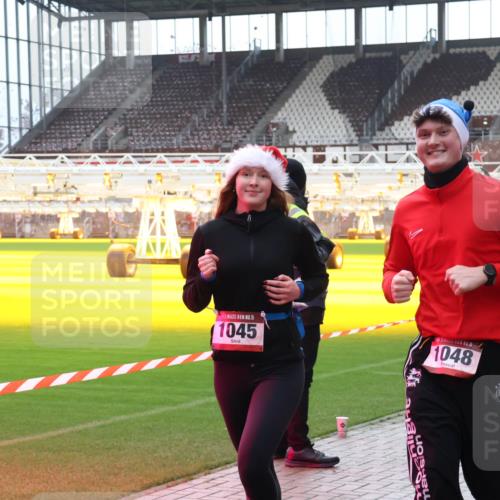07.12.2025 - St. Pauli X-Mass-Run No. 15 Luisa Fischer http://msf.ph/oto/9390983 07.12.2025 11:02:25 Ziel 15, 1045, 1048, 95, 193, 314, 317, 336, 376, 837, 838, 842, 847, 851, 1045, 1048, 1067, 1143, 1416, 1611, 1637, 1640, 2329, 2519, 2520, 2576 meine-sportfotos.de