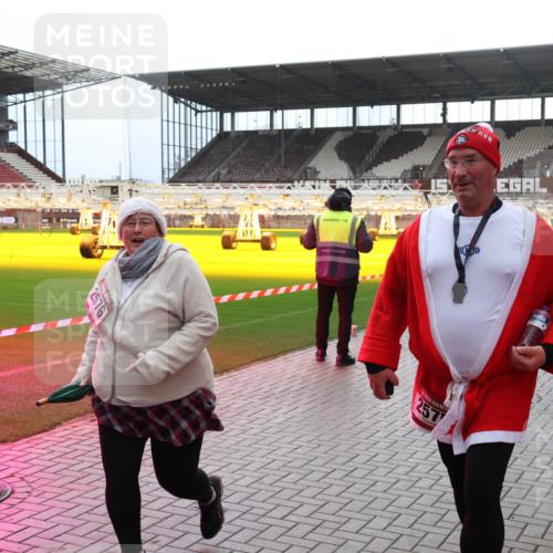 07.12.2025 - St. Pauli X-Mass-Run No. 15 Luisa Fischer http://msf.ph/oto/9390989 07.12.2025 11:02:43 Ziel 4, 257, 20, 25, 95, 193, 314, 317, 542, 547, 746, 747, 749, 751, 837, 838, 842, 847, 851, 1143, 1416, 1611, 2329, 2519, 2520, 2576 meine-sportfotos.de