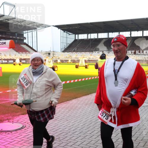 07.12.2025 - St. Pauli X-Mass-Run No. 15 Luisa Fischer http://msf.ph/oto/9390990 07.12.2025 11:02:44 Ziel 2576, 5, 2575, 20, 25, 95, 193, 314, 317, 542, 547, 746, 747, 749, 751, 837, 838, 842, 847, 851, 1143, 1416, 1611, 2329, 2519, 2520, 2576 meine-sportfotos.de