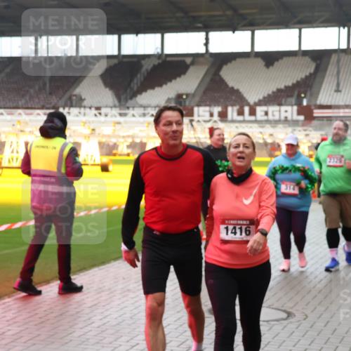 07.12.2025 - St. Pauli X-Mass-Run No. 15 Luisa Fischer http://msf.ph/oto/9390996 07.12.2025 11:03:01 Ziel 1416, 20, 25, 151, 160, 193, 314, 317, 502, 542, 547, 574, 746, 747, 749, 751, 847, 880, 953, 997, 1063, 1102, 1143, 1611, 2329, 2519, 2520 meine-sportfotos.de
