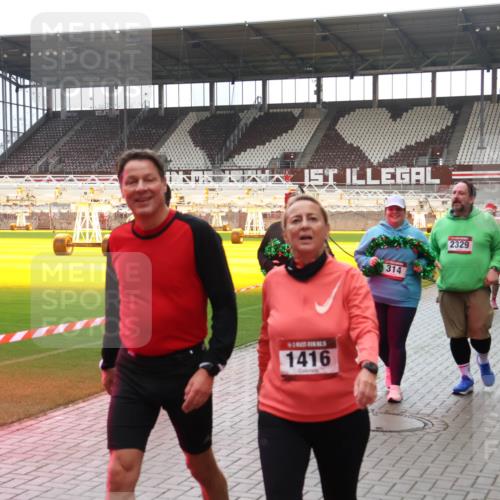 07.12.2025 - St. Pauli X-Mass-Run No. 15 Luisa Fischer http://msf.ph/oto/9390999 07.12.2025 11:03:02 Ziel 1416, 314, 2329, 20, 25, 151, 160, 193, 314, 317, 502, 542, 547, 574, 746, 747, 749, 751, 847, 875, 880, 953, 997, 1063, 1102, 1143, 1611, 2329, 2519, 2520 meine-sportfotos.de