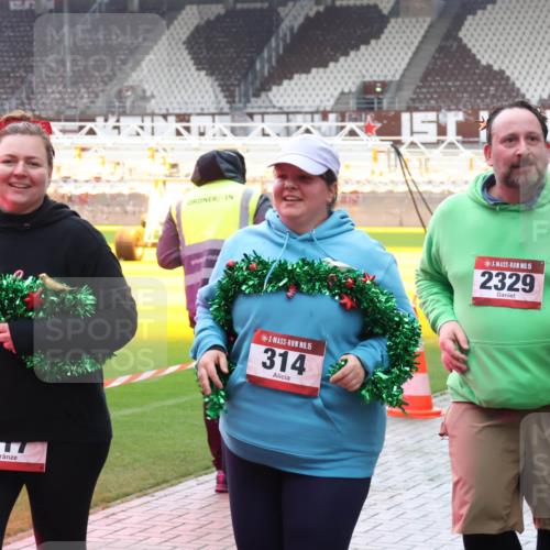 07.12.2025 - St. Pauli X-Mass-Run No. 15 Luisa Fischer http://msf.ph/oto/9391002 07.12.2025 11:03:04 Ziel 15, 314, 15, 2329, 20, 25, 151, 160, 193, 314, 317, 502, 542, 547, 574, 602, 612, 746, 747, 749, 751, 847, 875, 880, 953, 997, 1063, 1102, 1611, 2329, 2519, 2520, 4809 meine-sportfotos.de