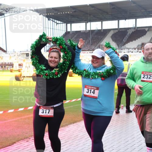 07.12.2025 - St. Pauli X-Mass-Run No. 15 Luisa Fischer http://msf.ph/oto/9391004 07.12.2025 11:03:05 Ziel 1, 15, 317, 15, 314, 5, 2329, 20, 25, 151, 160, 193, 314, 317, 502, 542, 547, 574, 599, 602, 612, 746, 747, 749, 751, 875, 880, 953, 997, 1063, 1102, 1611, 2329, 2519, 2520, 4809 meine-sportfotos.de