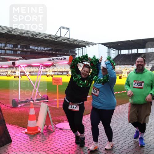 07.12.2025 - St. Pauli X-Mass-Run No. 15 Luisa Fischer http://msf.ph/oto/9391007 07.12.2025 11:03:06 Ziel 317, 314, 2329, 20, 25, 151, 160, 314, 317, 502, 542, 547, 574, 599, 602, 612, 746, 747, 749, 751, 875, 880, 953, 997, 1063, 1102, 1611, 2329, 2519, 2520, 4809 meine-sportfotos.de