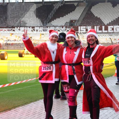 07.12.2025 - St. Pauli X-Mass-Run No. 15 Luisa Fischer http://msf.ph/oto/9391016 07.12.2025 11:03:16 Ziel 15, 2520, 15, 2519, 542, 15, 573, 547, 20, 25, 151, 160, 502, 542, 547, 574, 599, 602, 612, 746, 747, 749, 751, 875, 880, 953, 997, 1063, 1102, 1139, 1199, 1385, 1644, 1668, 1670, 4809 meine-sportfotos.de