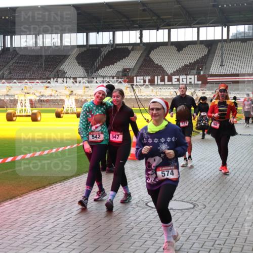 07.12.2025 - St. Pauli X-Mass-Run No. 15 Luisa Fischer http://msf.ph/oto/9391023 07.12.2025 11:03:22 Ziel 542, 547, 574, 151, 160, 1051, 16, 20, 25, 151, 160, 502, 574, 599, 602, 612, 746, 747, 748, 749, 751, 853, 875, 880, 953, 997, 1063, 1102, 1139, 1199, 1385, 1644, 1668, 1670, 4809 meine-sportfotos.de