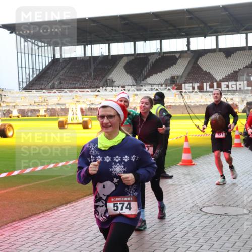 07.12.2025 - St. Pauli X-Mass-Run No. 15 Luisa Fischer http://msf.ph/oto/9391025 07.12.2025 11:03:23 Ziel 15, 574, 151, 20, 25, 151, 160, 502, 574, 599, 602, 612, 746, 747, 748, 749, 751, 853, 875, 880, 953, 997, 1063, 1102, 1139, 1199, 1385, 1644, 1668, 1670, 4809 meine-sportfotos.de