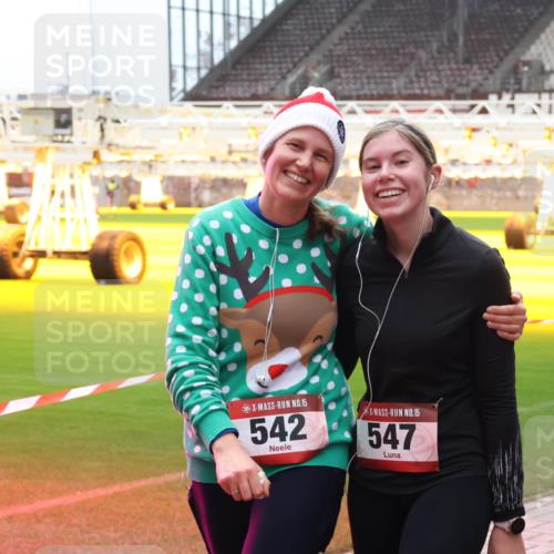 07.12.2025 - St. Pauli X-Mass-Run No. 15 Luisa Fischer http://msf.ph/oto/9391030 07.12.2025 11:03:24 Ziel 15, 542, 15, 547, 20, 25, 61, 151, 160, 502, 574, 599, 602, 612, 746, 747, 748, 749, 751, 853, 875, 880, 953, 997, 1063, 1102, 1139, 1199, 1385, 1644, 1668, 1670, 4809 meine-sportfotos.de