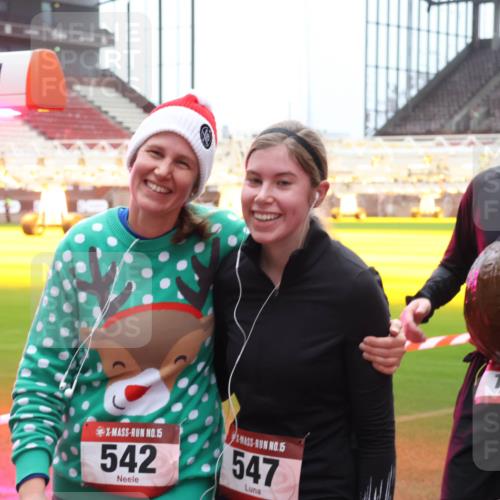 07.12.2025 - St. Pauli X-Mass-Run No. 15 Luisa Fischer http://msf.ph/oto/9391033 07.12.2025 11:03:25 Ziel 15, 542, 15, 547, 151, 20, 25, 61, 64, 151, 160, 502, 574, 599, 602, 612, 746, 747, 748, 749, 751, 853, 875, 880, 953, 997, 1063, 1102, 1139, 1199, 1385, 1644, 1668, 1670, 1850, 4809 meine-sportfotos.de