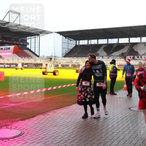 07.12.2025 - St. Pauli X-Mass-Run No. 15 Luisa Fischer http://msf.ph/oto/9391044 07.12.2025 11:03:34 Ziel 20, 25, 599, 746, 749, 61, 64, 151, 160, 186, 502, 574, 599, 602, 612, 748, 853, 875, 880, 953, 997, 1063, 1102, 1139, 1199, 1385, 1644, 1668, 1670, 1850, 4809 meine-sportfotos.de