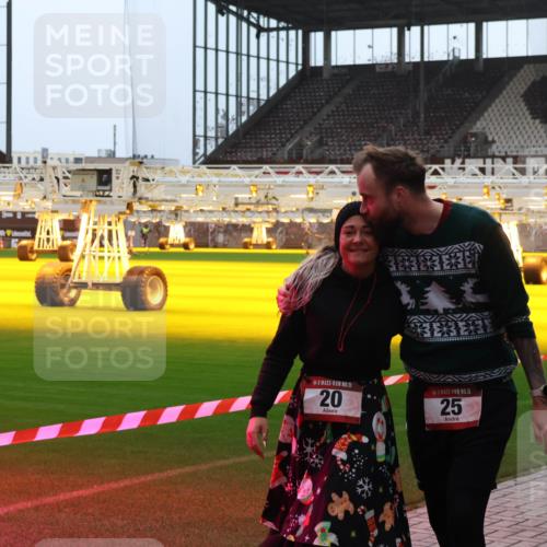 07.12.2025 - St. Pauli X-Mass-Run No. 15 Luisa Fischer http://msf.ph/oto/9391045 07.12.2025 11:03:35 Ziel 15, 20, 15, 25, 61, 64, 102, 109, 151, 160, 186, 502, 574, 599, 602, 612, 748, 853, 875, 880, 953, 997, 1063, 1102, 1139, 1199, 1385, 1644, 1668, 1670, 1850, 4809 meine-sportfotos.de