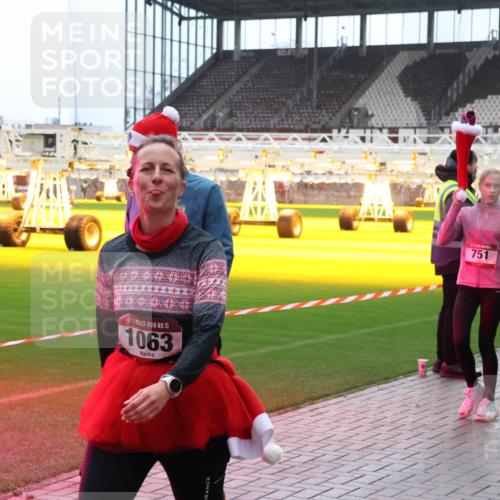 07.12.2025 - St. Pauli X-Mass-Run No. 15 Luisa Fischer http://msf.ph/oto/9391053 07.12.2025 11:03:38 Ziel 15, 1063, 751, 61, 64, 102, 109, 151, 160, 186, 502, 574, 599, 602, 612, 748, 853, 875, 880, 953, 997, 1102, 1139, 1199, 1385, 1644, 1668, 1670, 1850, 4809 meine-sportfotos.de