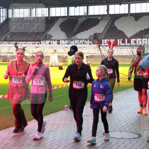 07.12.2025 - St. Pauli X-Mass-Run No. 15 Luisa Fischer http://msf.ph/oto/9391061 07.12.2025 11:03:40 Ziel 875, 751, 746, 747, 502, 953, 749, 1385, 61, 64, 102, 109, 151, 160, 186, 502, 574, 599, 602, 612, 748, 853, 875, 880, 953, 997, 1102, 1139, 1199, 1385, 1644, 1668, 1670, 1850, 4809 meine-sportfotos.de