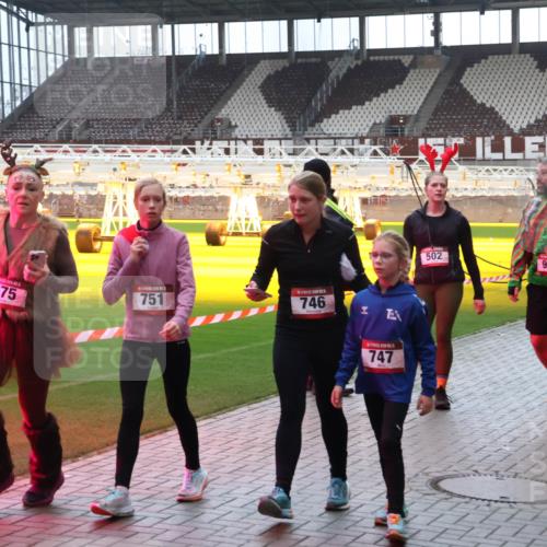07.12.2025 - St. Pauli X-Mass-Run No. 15 Luisa Fischer http://msf.ph/oto/9391063 07.12.2025 11:03:40 Ziel 746, 875, 751, 747, 502, 95, 12, 749, 61, 64, 102, 109, 151, 160, 186, 502, 574, 599, 602, 612, 748, 853, 875, 880, 953, 997, 1102, 1139, 1199, 1385, 1644, 1668, 1670, 1850, 4809 meine-sportfotos.de