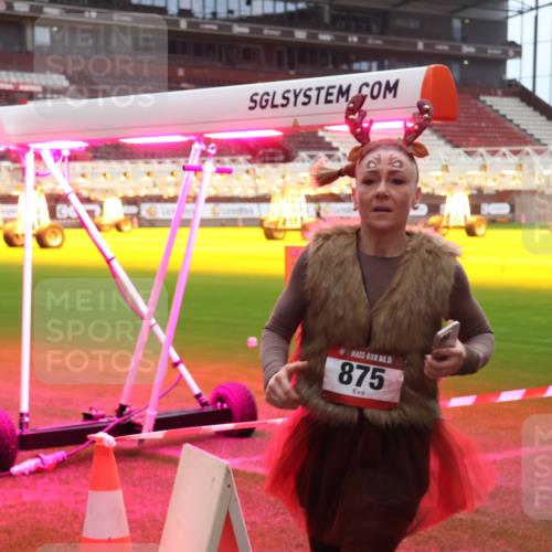 07.12.2025 - St. Pauli X-Mass-Run No. 15 Luisa Fischer http://msf.ph/oto/9391066 07.12.2025 11:03:42 Ziel 15, 875, 61, 64, 102, 109, 151, 160, 186, 502, 574, 599, 602, 612, 748, 853, 875, 880, 953, 997, 1102, 1139, 1199, 1385, 1644, 1668, 1670, 1850, 4809 meine-sportfotos.de
