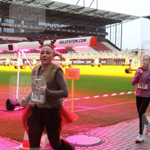 07.12.2025 - St. Pauli X-Mass-Run No. 15 Luisa Fischer http://msf.ph/oto/9391067 07.12.2025 11:03:42 Ziel 875, 751, 746, 61, 64, 102, 109, 151, 160, 186, 502, 574, 599, 602, 612, 748, 853, 875, 880, 953, 997, 1102, 1139, 1199, 1385, 1644, 1668, 1670, 1850, 4809 meine-sportfotos.de