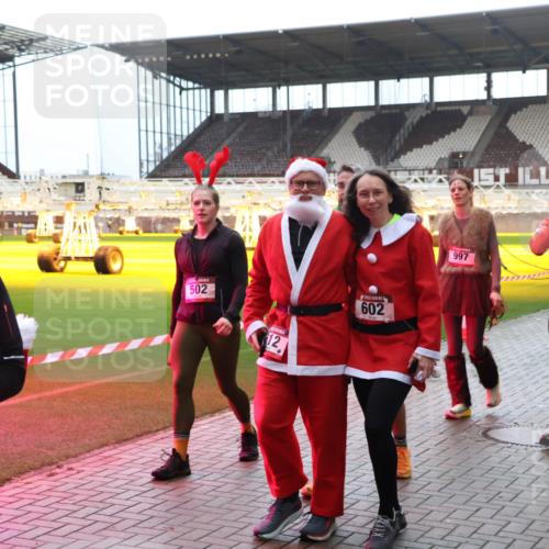 07.12.2025 - St. Pauli X-Mass-Run No. 15 Luisa Fischer http://msf.ph/oto/9391072 07.12.2025 11:03:44 Ziel 502, 12, 602, 997, 880, 7, 61, 64, 102, 109, 151, 160, 186, 502, 574, 599, 602, 612, 748, 853, 875, 880, 953, 997, 1102, 1139, 1199, 1385, 1644, 1668, 1670, 1850, 4809 meine-sportfotos.de