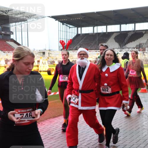 07.12.2025 - St. Pauli X-Mass-Run No. 15 Luisa Fischer http://msf.ph/oto/9391074 07.12.2025 11:03:44 Ziel 746, 502, 12, 602, 997, 880, 61, 64, 102, 109, 151, 160, 186, 502, 574, 599, 602, 612, 748, 853, 875, 880, 953, 997, 1102, 1139, 1199, 1385, 1644, 1668, 1670, 1850, 4809 meine-sportfotos.de