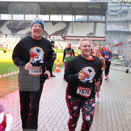 07.12.2025 - St. Pauli X-Mass-Run No. 15 Luisa Fischer http://msf.ph/oto/9391083 07.12.2025 11:04:02 Ziel 5, 751, 1668, 5, 1670, 1644, 61, 64, 102, 109, 186, 297, 505, 514, 719, 748, 853, 1139, 1199, 1385, 1551, 1850, 1853, 1857, 1860 meine-sportfotos.de